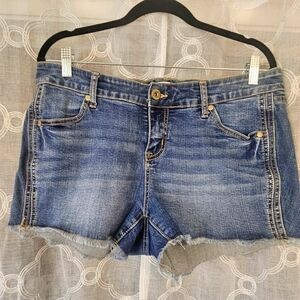 Torrid High Rise Medium Wash Jean Shorts with Contrast Stitching Size 12